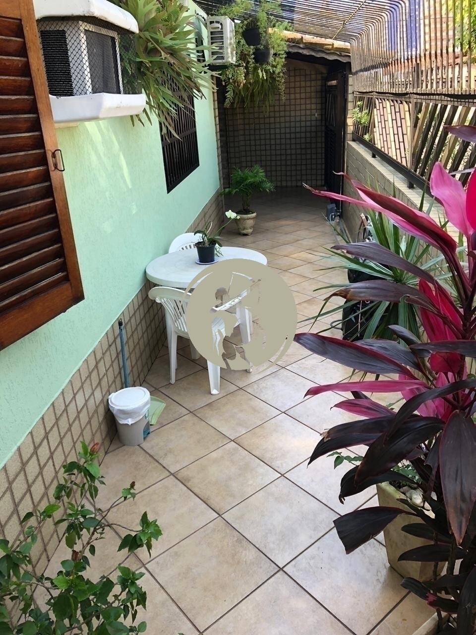 Casa à venda com 2 quartos, 60m² - Foto 9