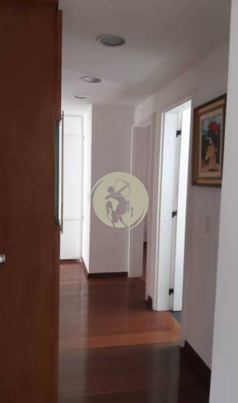 Apartamento à venda com 3 quartos, 180m² - Foto 11