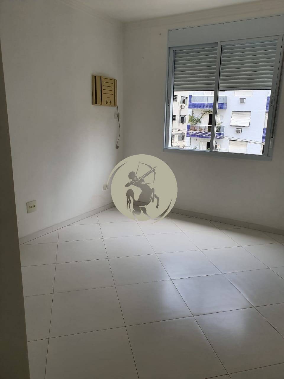 Apartamento à venda com 2 quartos, 110m² - Foto 3