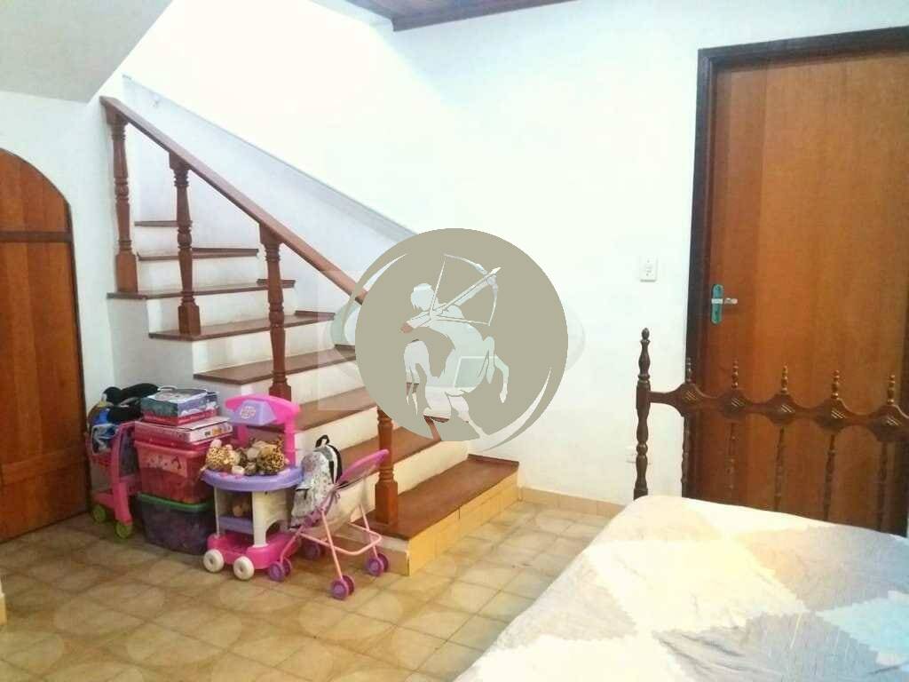 Casa à venda com 3 quartos, 174m² - Foto 1