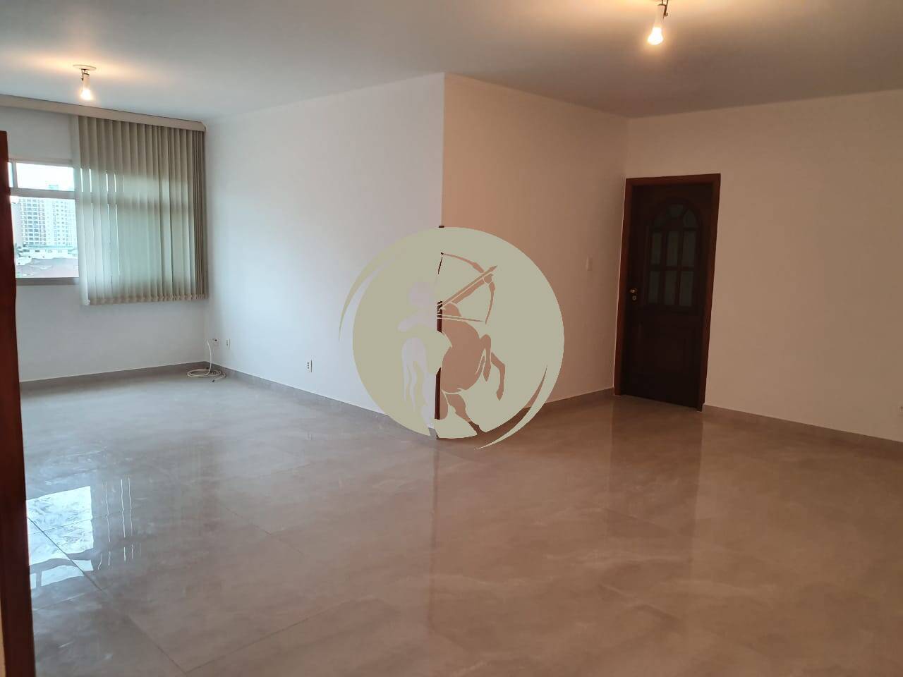 Apartamento à venda com 3 quartos, 180m² - Foto 4