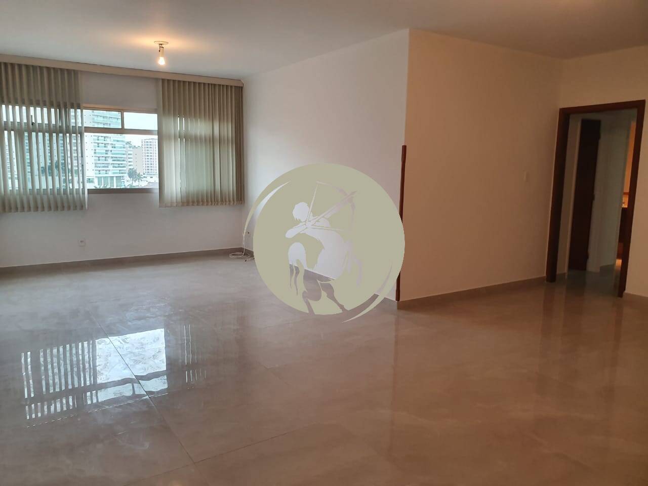 Apartamento à venda com 3 quartos, 180m² - Foto 1