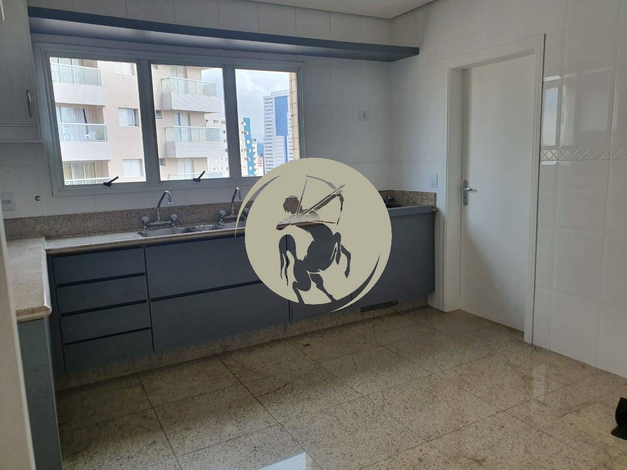 Apartamento à venda com 4 quartos, 190m² - Foto 45