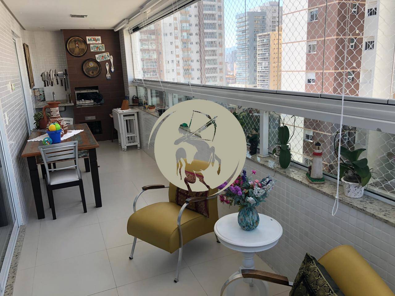 Apartamento à venda com 4 quartos, 205m² - Foto 2