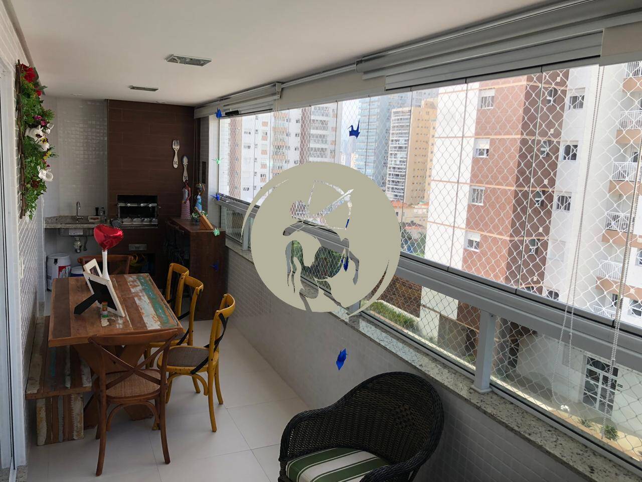 Apartamento à venda com 4 quartos, 220m² - Foto 2