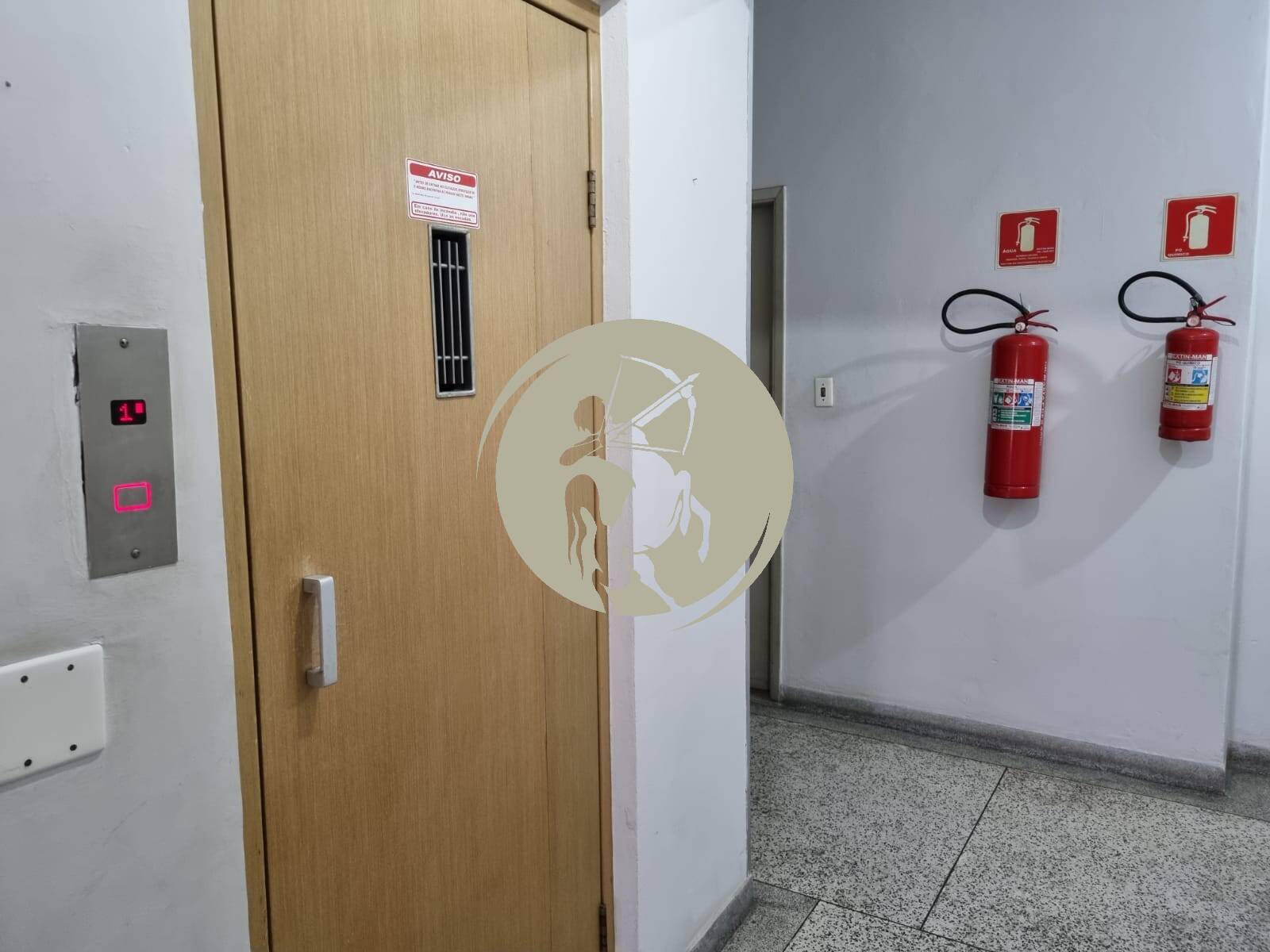 Apartamento à venda com 2 quartos, 70m² - Foto 5