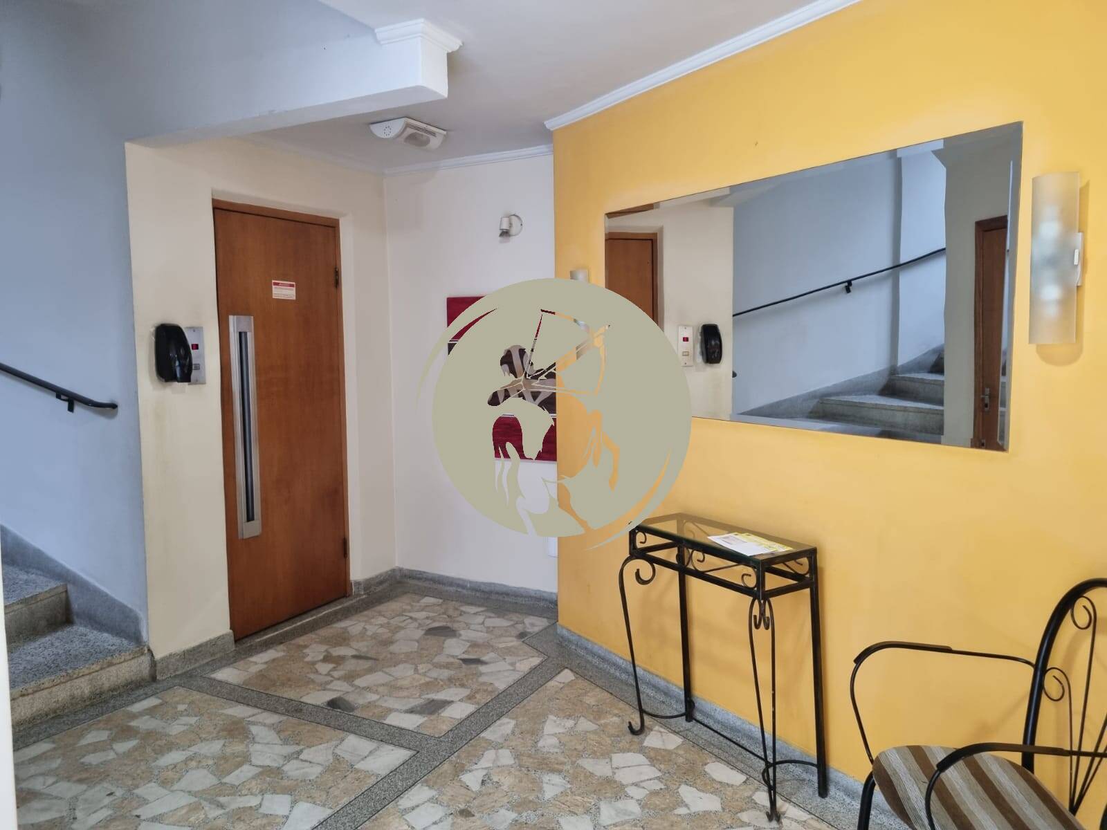 Apartamento à venda com 2 quartos, 70m² - Foto 1