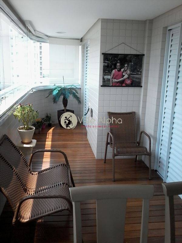 Apartamento à venda com 3 quartos, 135m² - Foto 1